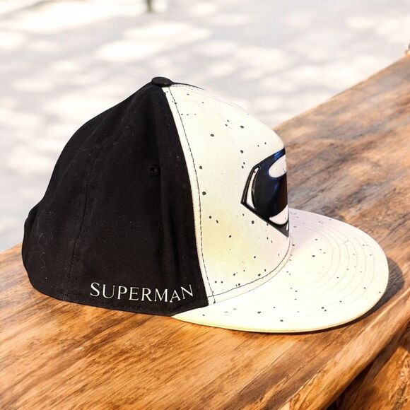DC Comics Superman Snapback Cap White Black Spatter Vinyl Man of Steel NWOT O/S - Picture 3 of 9